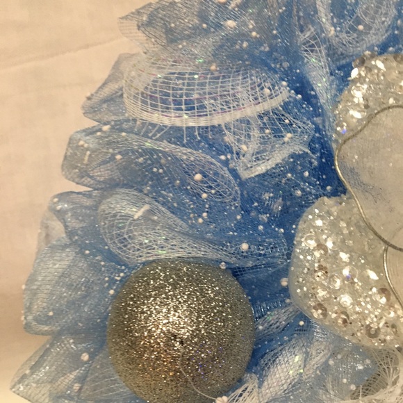 Blue and silver wreath - Picture 3 of 7